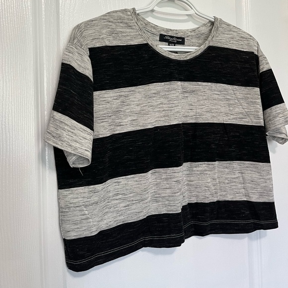 Black and light gray stripped cropped shirt - Picture 2 of 3